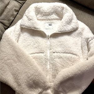Small women’s Junior sized fleece. Never worn!